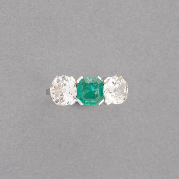 Platinum Diamonds and Emerald French Art Déco Ring