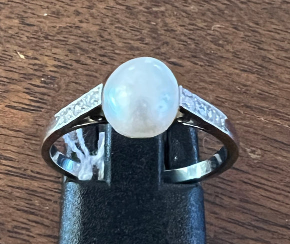 Gold Diamonds and Natural Pearl French Antique Ring