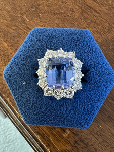 Certified 7.40 Carats Ceylon Sapphire and Diamonds Vintage Ring