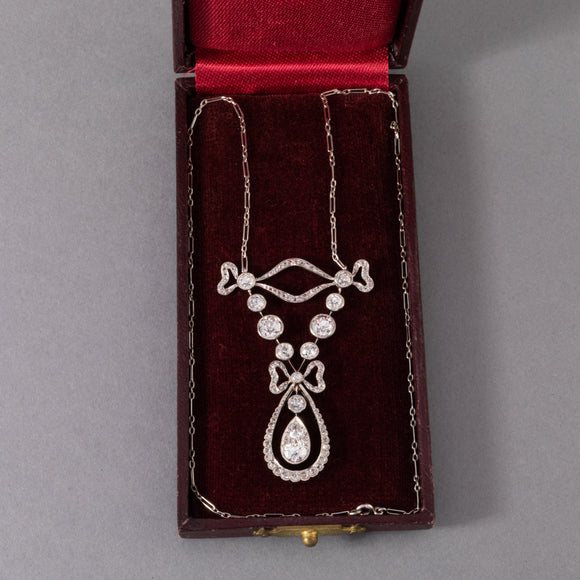 Collier pendentif Belle Epoque française en platine et diamants 3,20 carats